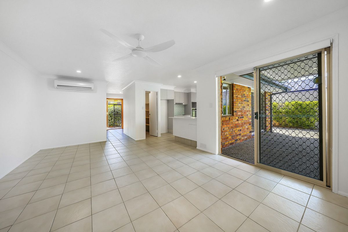 32 Coronet Crescent, Burleigh Waters QLD 4220, Image 2