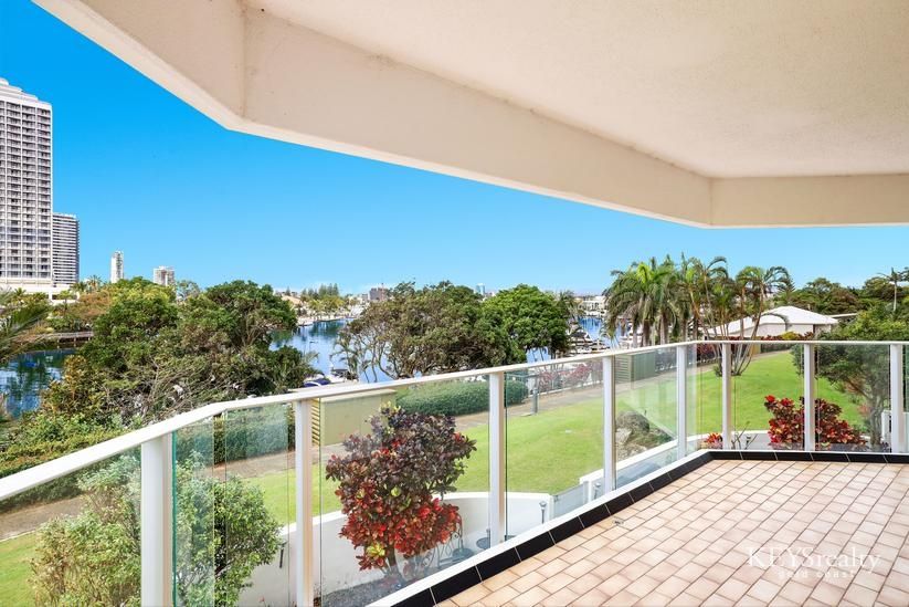 2 bedrooms Apartment / Unit / Flat in 4/2 Admiralty Drive PARADISE WATERS QLD, 4217