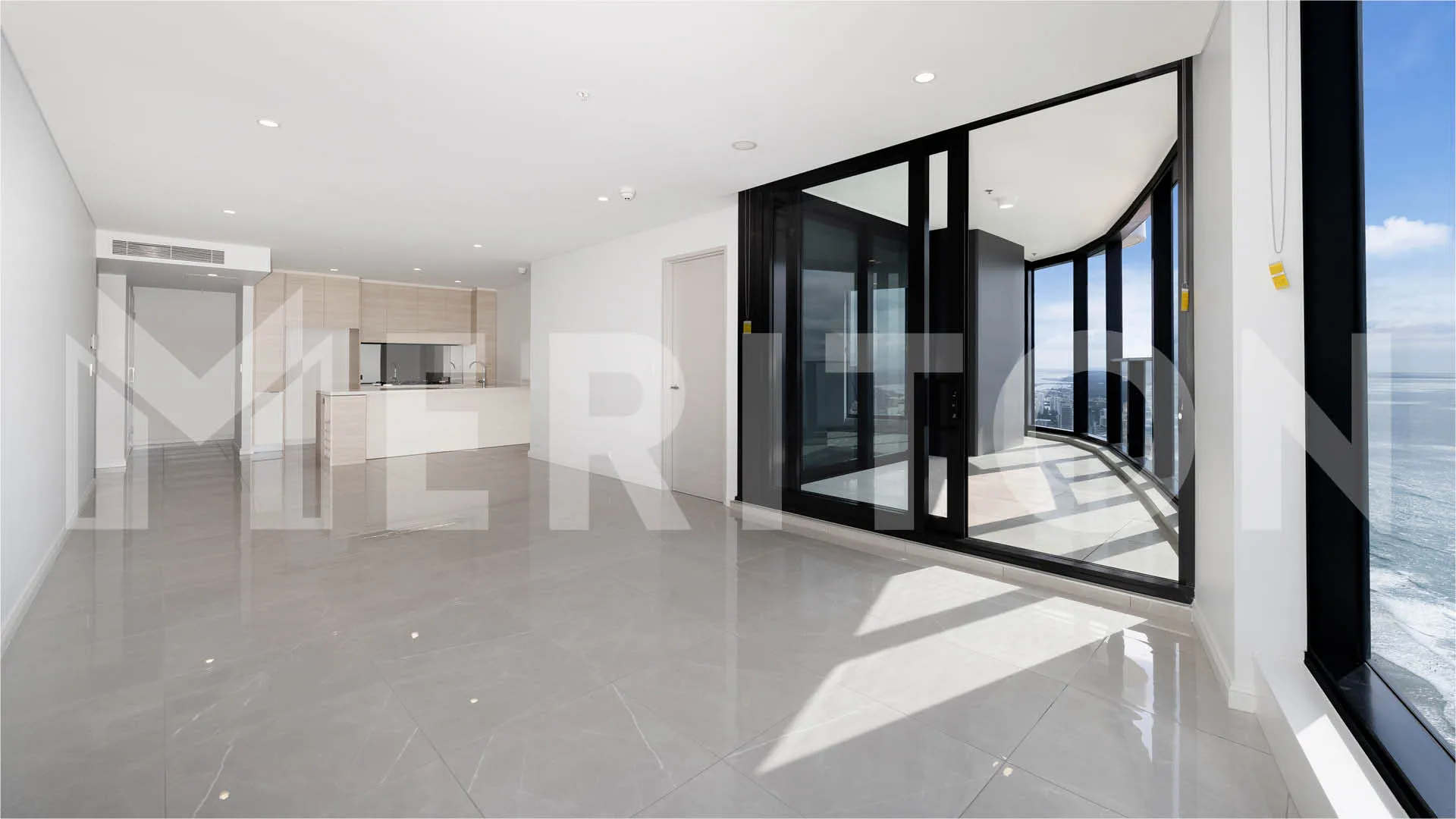 LUXURY RESORT-STYLE LIVING IN THE HEART OF SURFERS PARADISE - DESIGNER 3 BEDROOM APARTMENTS AVAILABLE NOW! - Widok 3