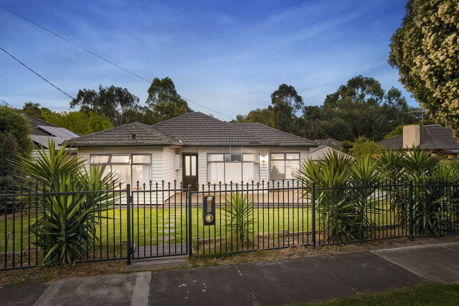3 bedrooms House in 13 Theresa Avenue MOUNT WAVERLEY VIC, 3149