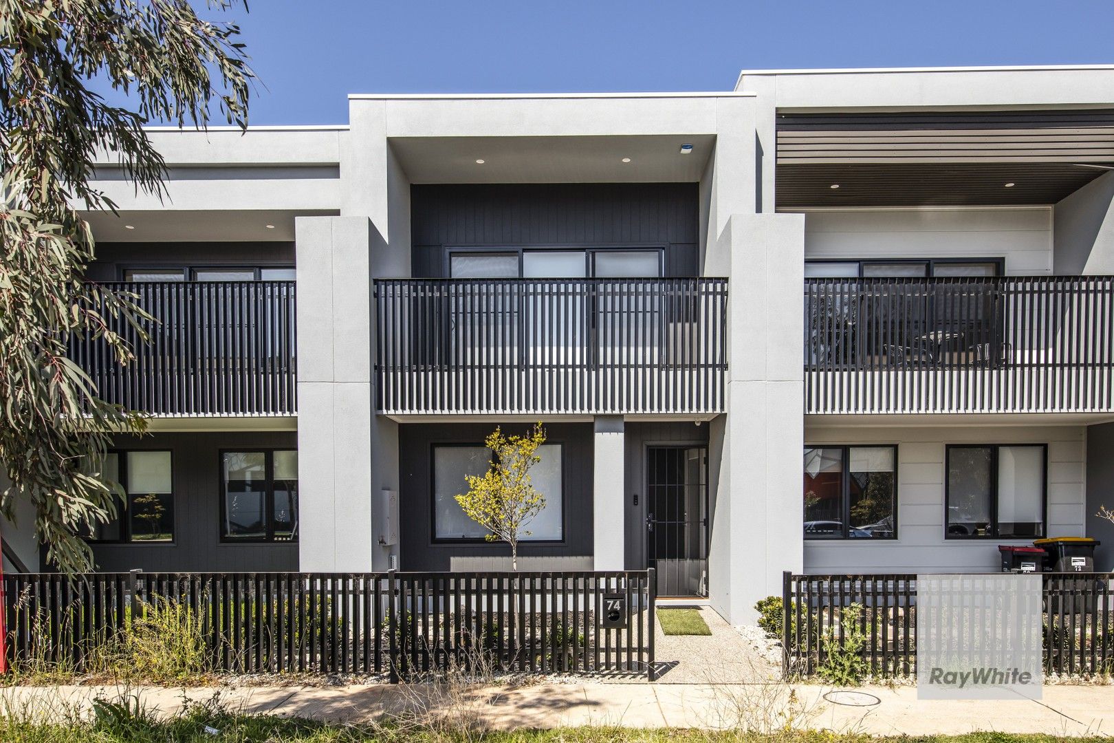 2 bedrooms House in 74 Baxterpark Drive THORNHILL PARK VIC, 3335