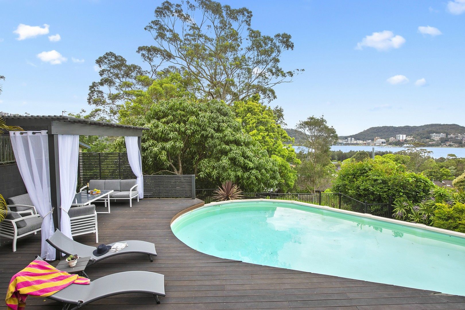4 bedrooms House in 17 Penang Street POINT CLARE NSW, 2250