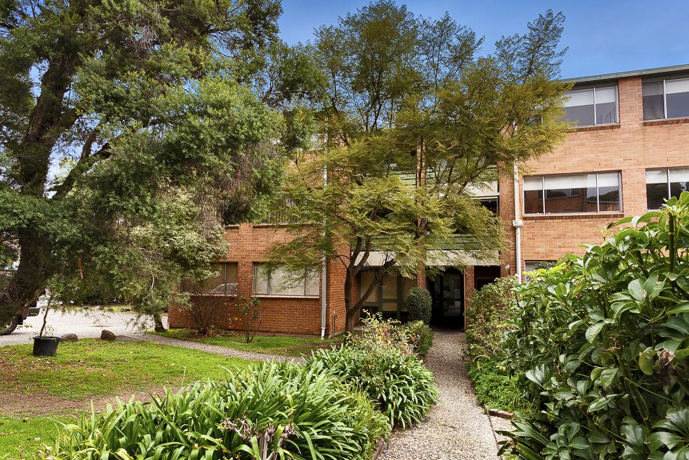 2 bedrooms Apartment / Unit / Flat in 17/369 Abbotsford Street NORTH MELBOURNE VIC, 3051