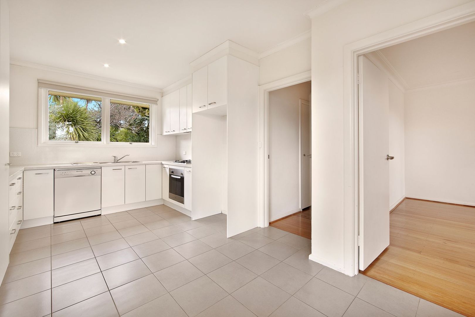 8 Ithaca Court, Chadstone VIC 3148, Image 2