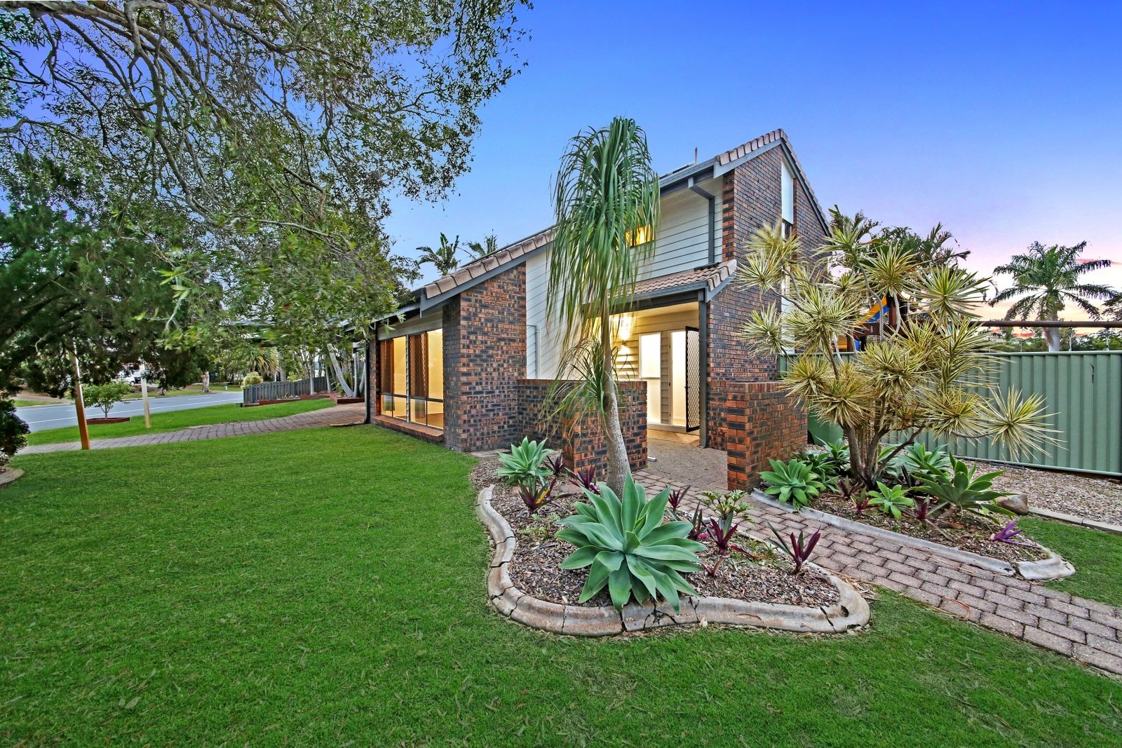 2 Langford Court, Mermaid Waters QLD 4218, Image 2