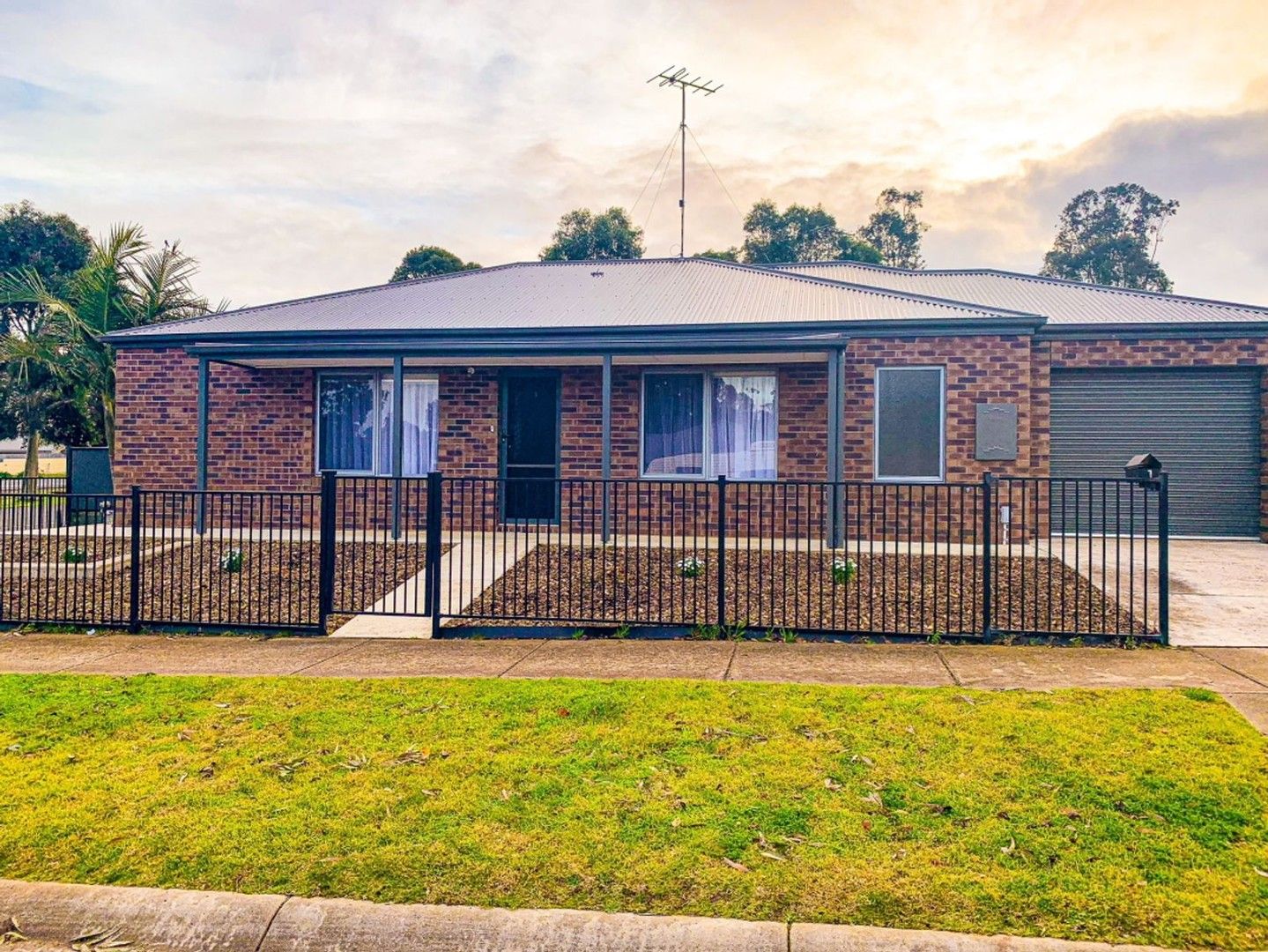 2 bedrooms Townhouse in 1 Knowles Court BANNOCKBURN VIC, 3331