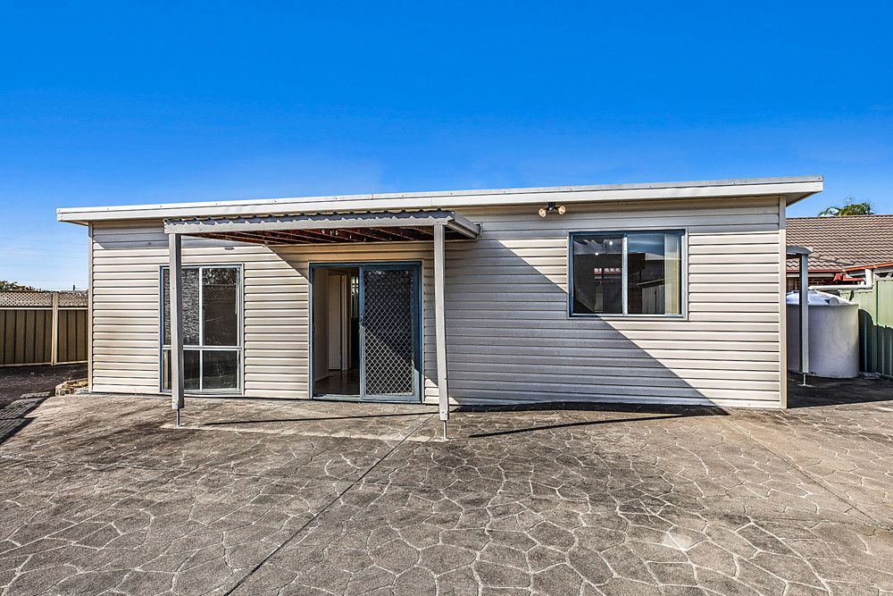 2 bedrooms House in 11a Robertson Road KILLARNEY VALE NSW, 2261