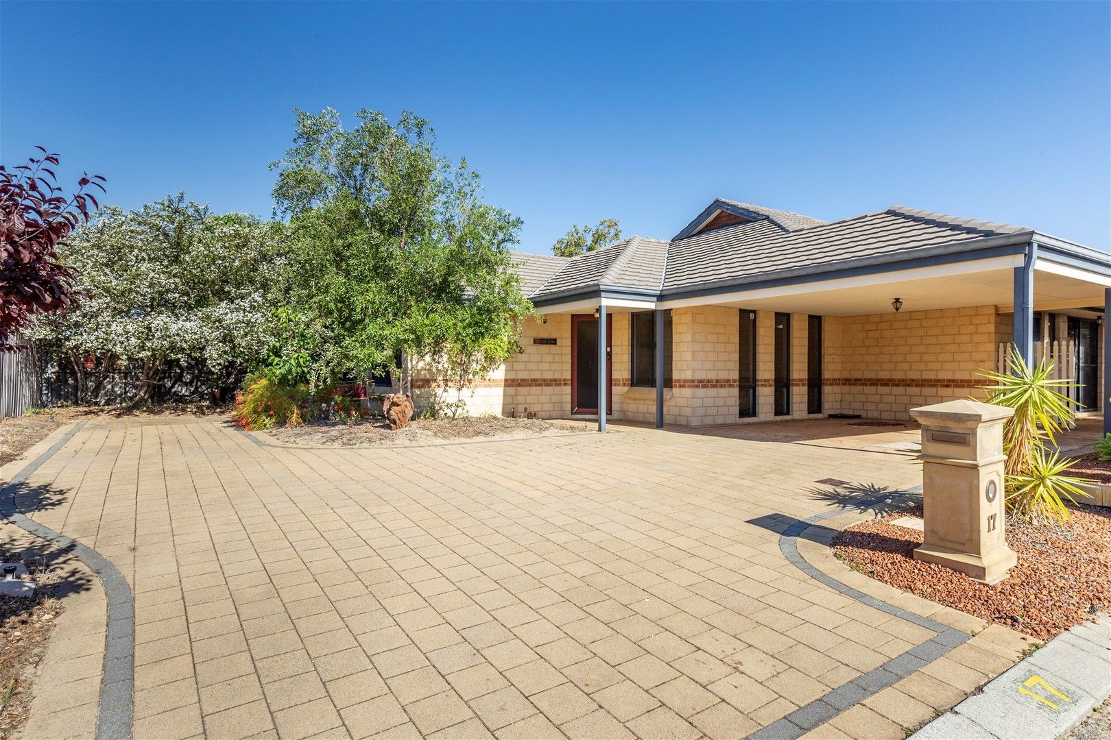 6 bedrooms House in 17 Alderley Cl ELLENBROOK WA, 6069