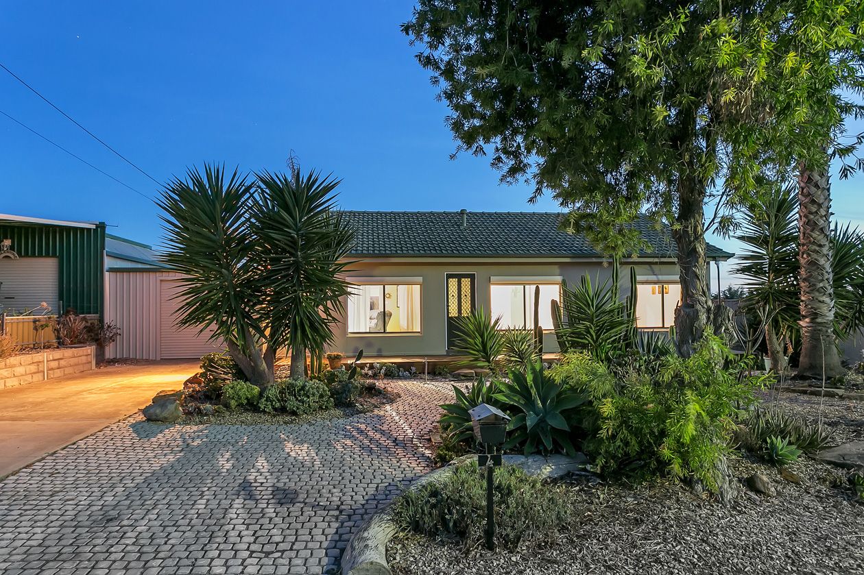 4 Norongo Street, O'sullivan Beach SA 5166, Image 2