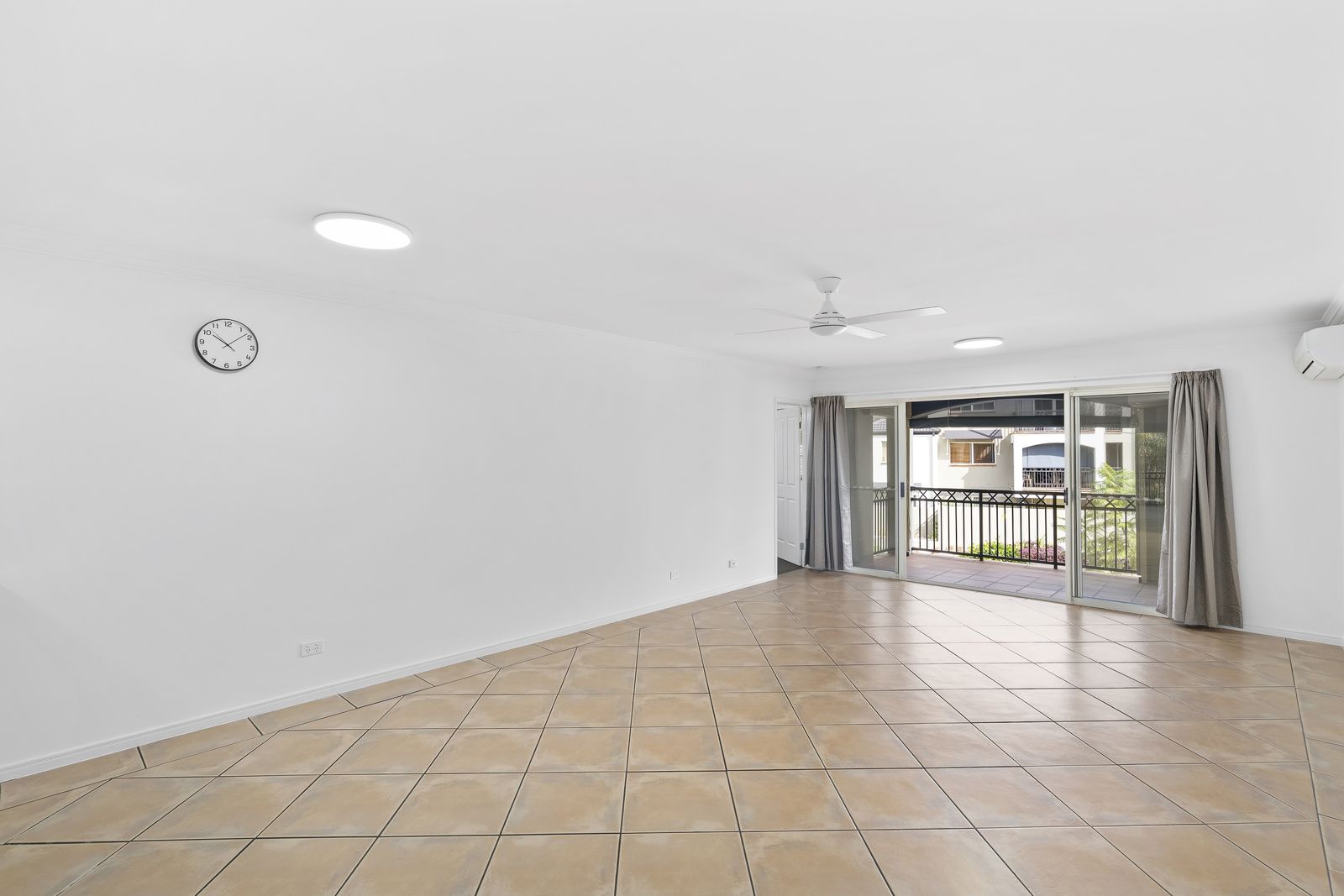 5/82-86 Limetree Parade, Runaway Bay QLD 4216, Image 2