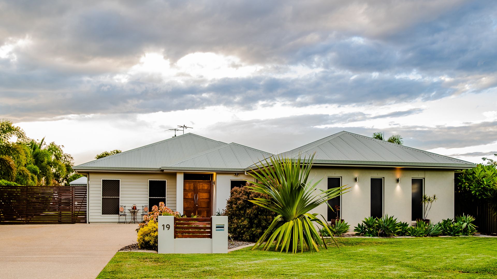 19 Mooney Crescent Emerald Qld 4720 Domain