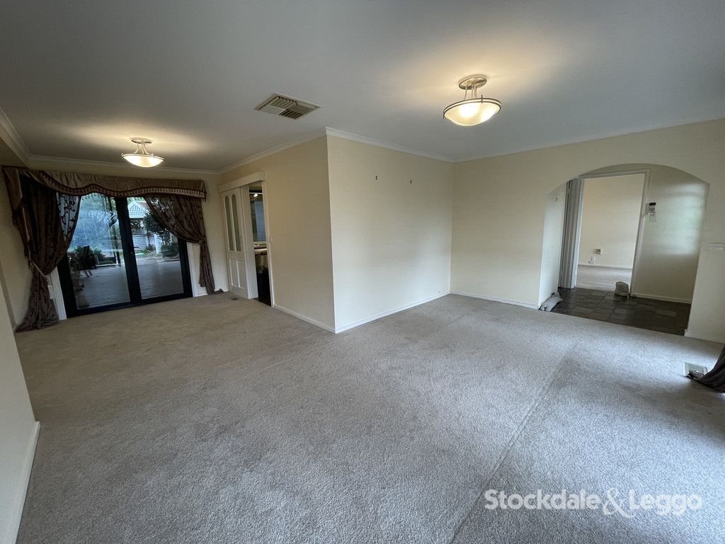 23 Joseph Banks Cres, Endeavour Hills VIC 3802, Image 2