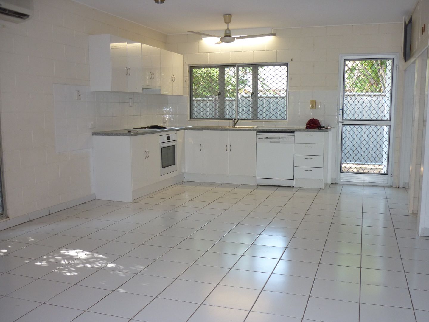 4 Widdowson Court, Picnic Bay QLD 4819, Image 2