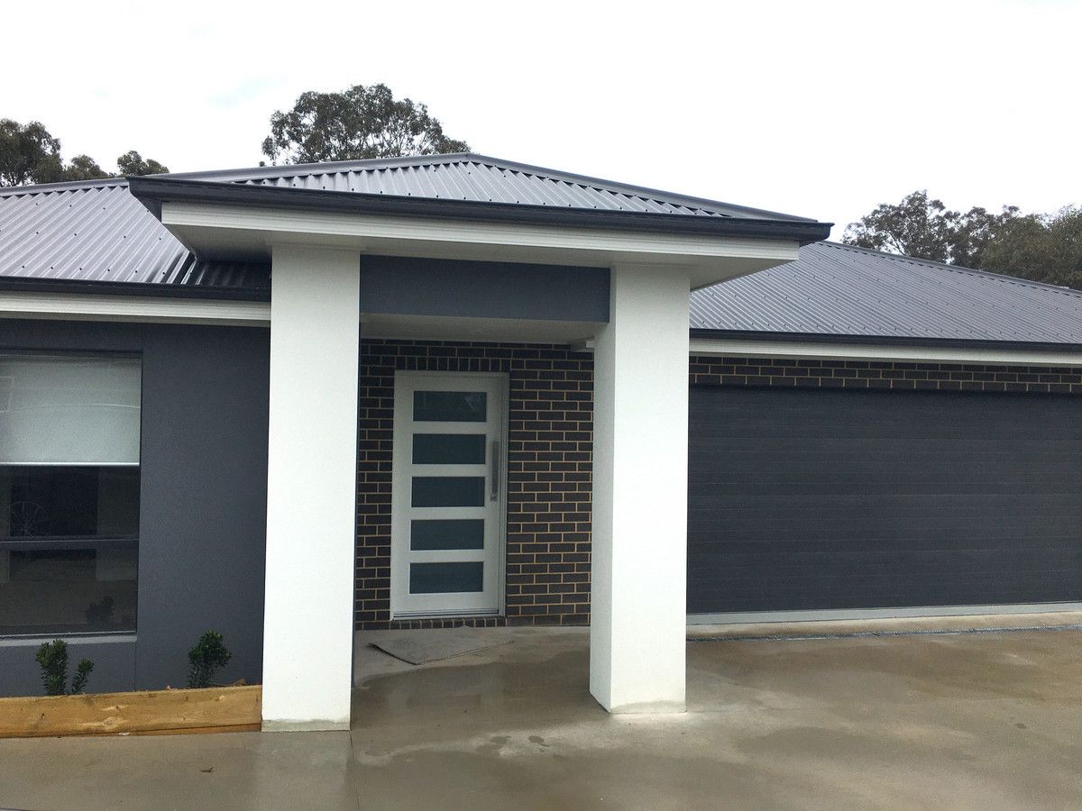 4 bedrooms Townhouse in 3/99 Stanton Drive THURGOONA NSW, 2640