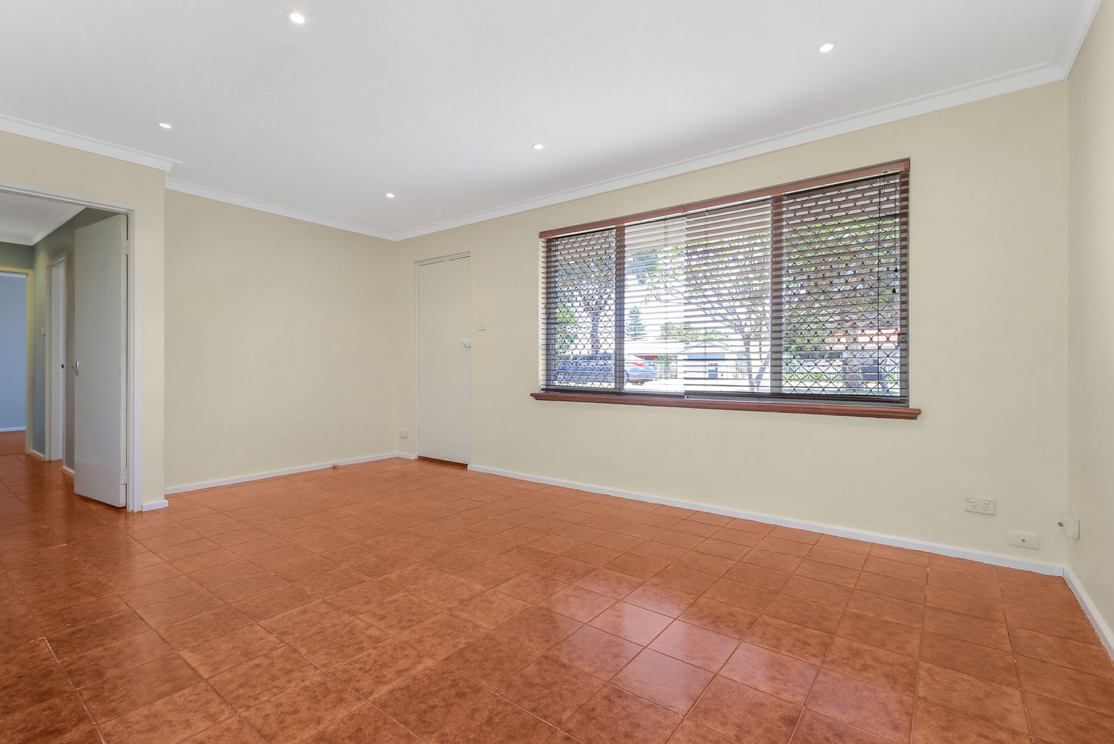 11 Reserve Drive, Mandurah WA 6210 House For Rent 470 Domain