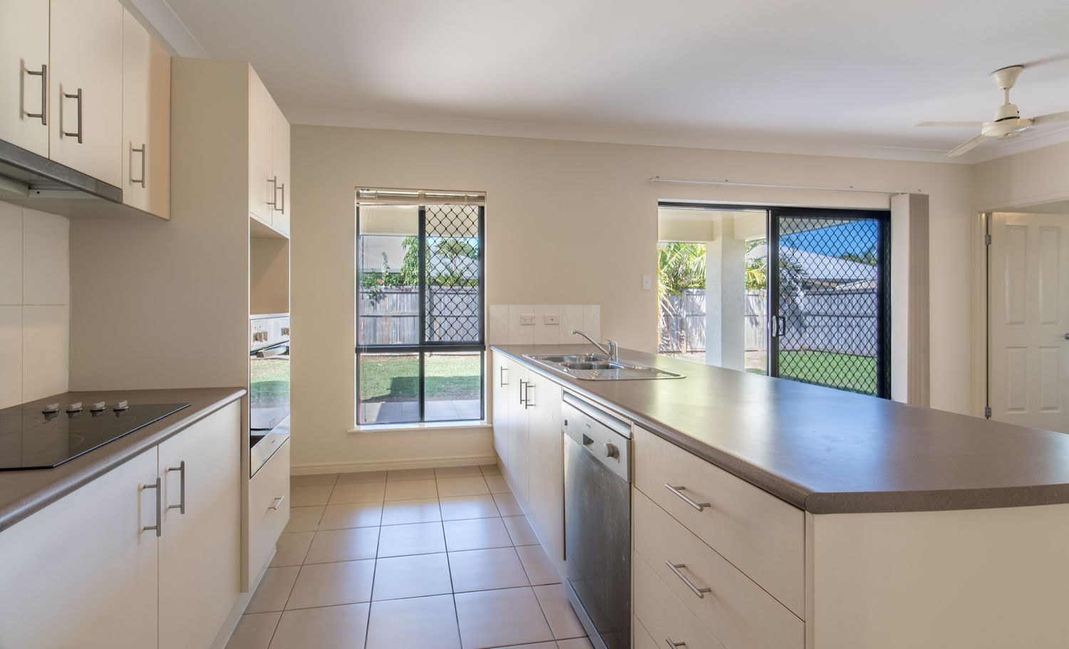 6 Rothesay Bend, Trinity Park QLD 4879, Image 1