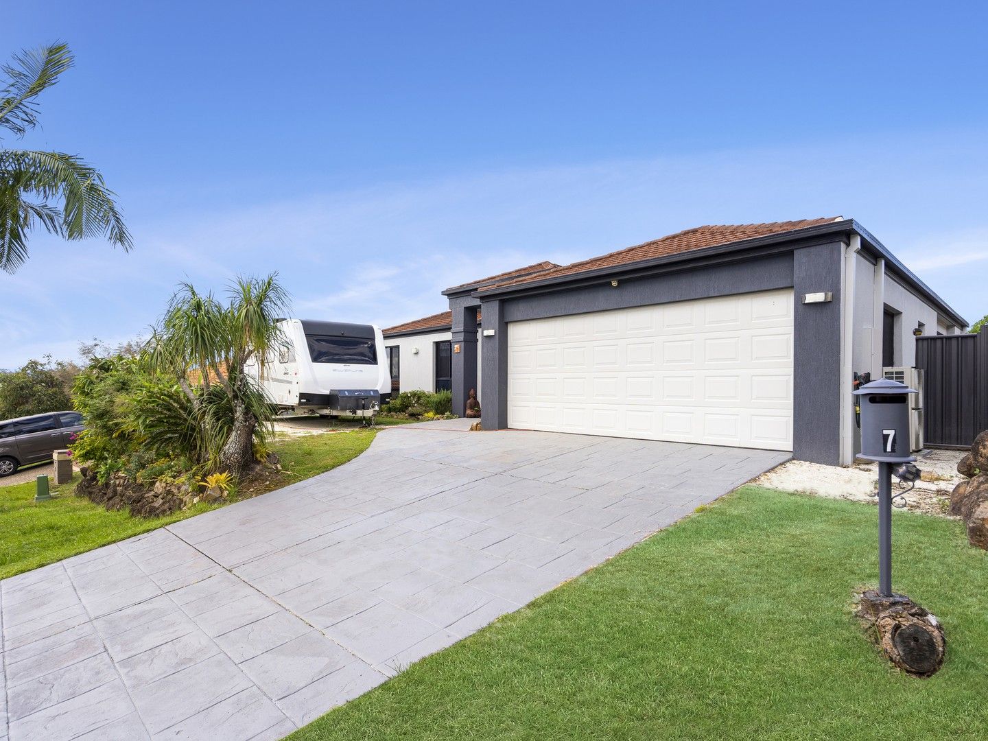 7 Wyara Close, Elanora QLD 4221, Image 0