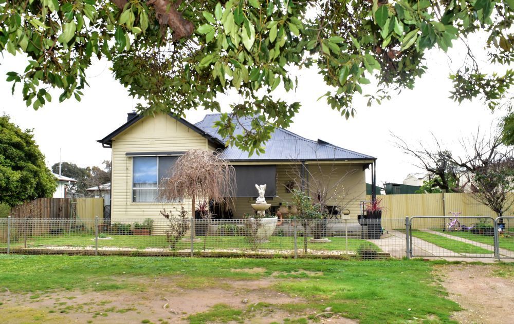 3 bedrooms House in 383 Honour Avenue COROWA NSW, 2646