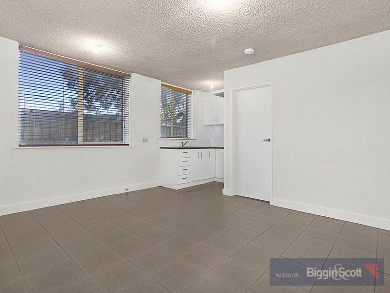 1/12 Madden Grove, Burnley VIC 3121, Image 2