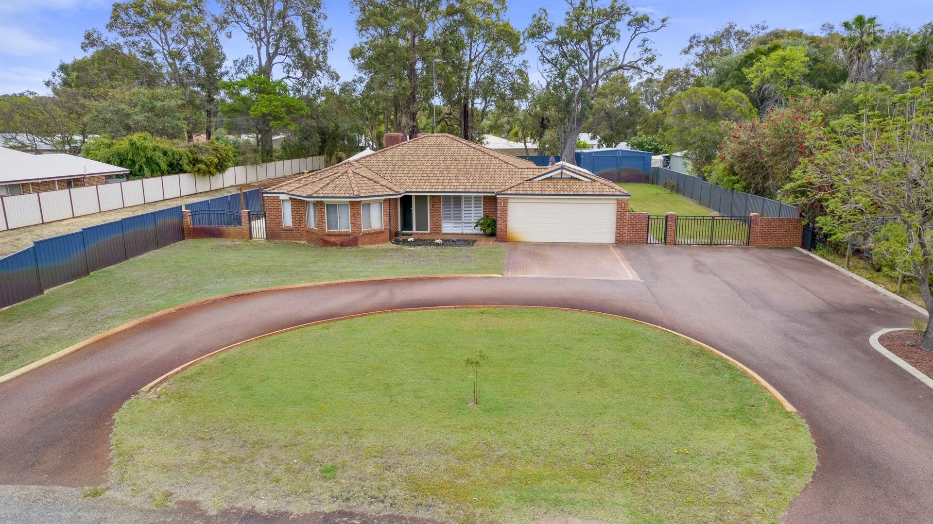 4 bedrooms House in 6 Palomino Place GREENFIELDS WA, 6210