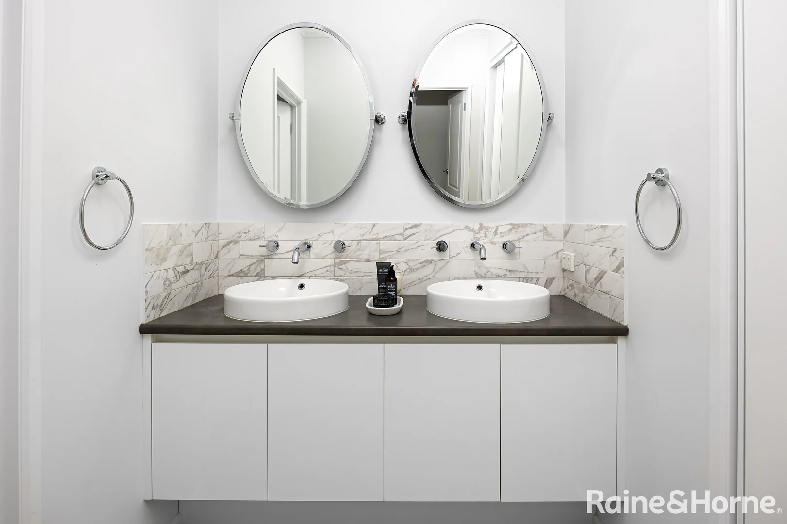 Additional image 11 of 10 Kentucky Crescent, Gobbagombalin NSW 2650