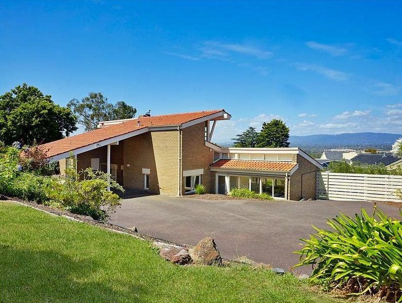 3 Pleasant View Crescent, Wheelers Hill VIC 3150