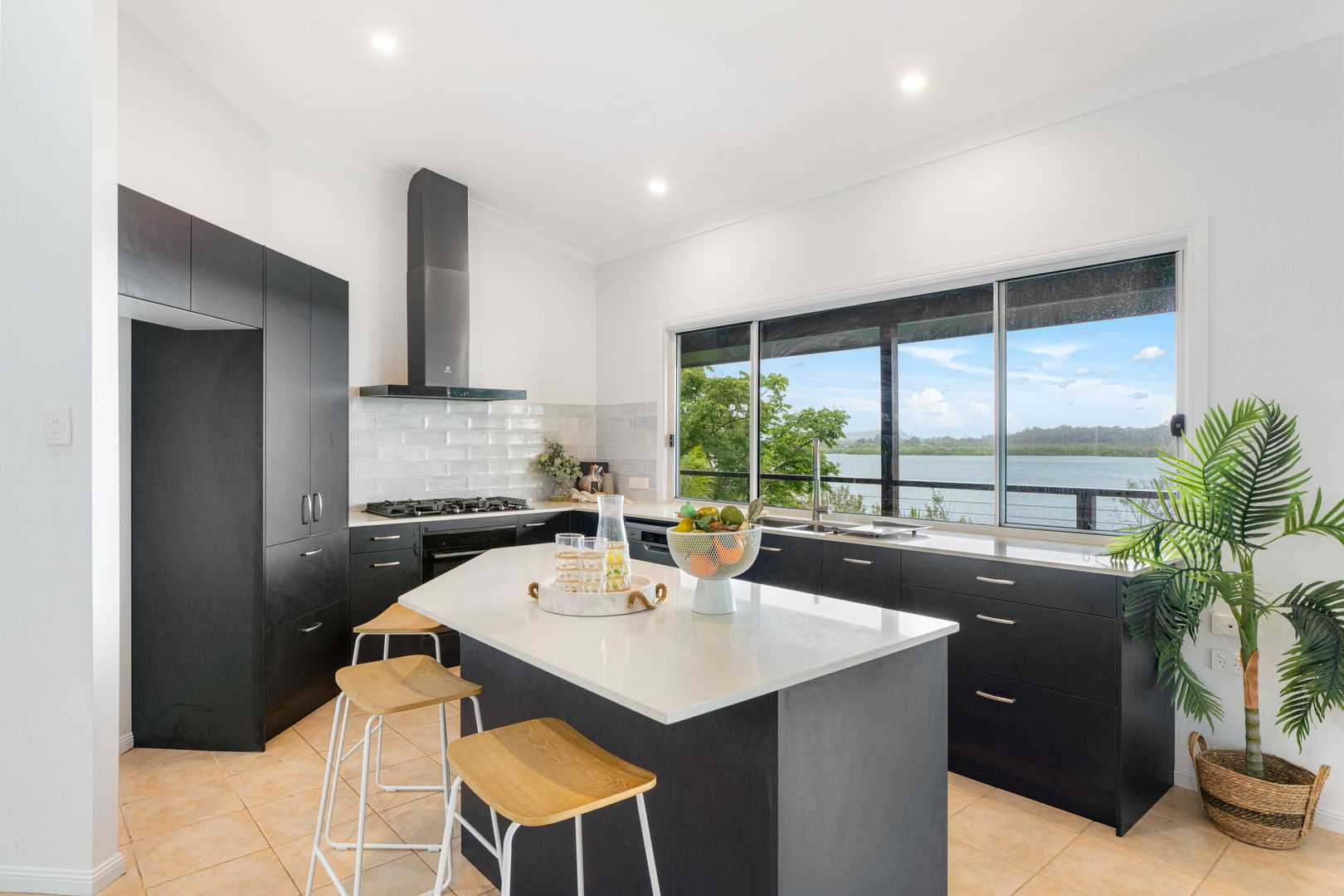 136 Broadwater Esplanade, Bilambil Heights NSW 2486, Image 2