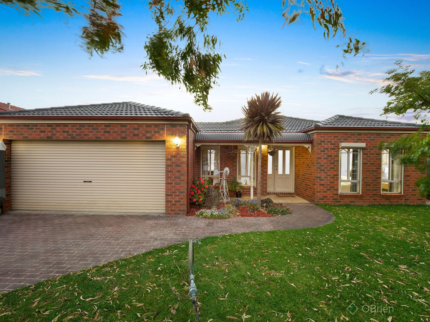 2 Castlebury Place, Cranbourne North | Property History & Address ...