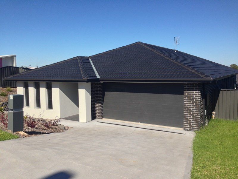 4 bedrooms House in 41 Blackwood Circuit CAMERON PARK NSW, 2285