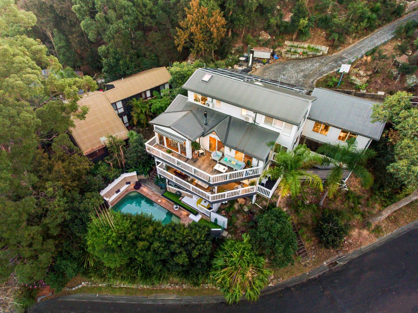 5 bedrooms House in 10 Tulama Road UMINA BEACH NSW, 2257