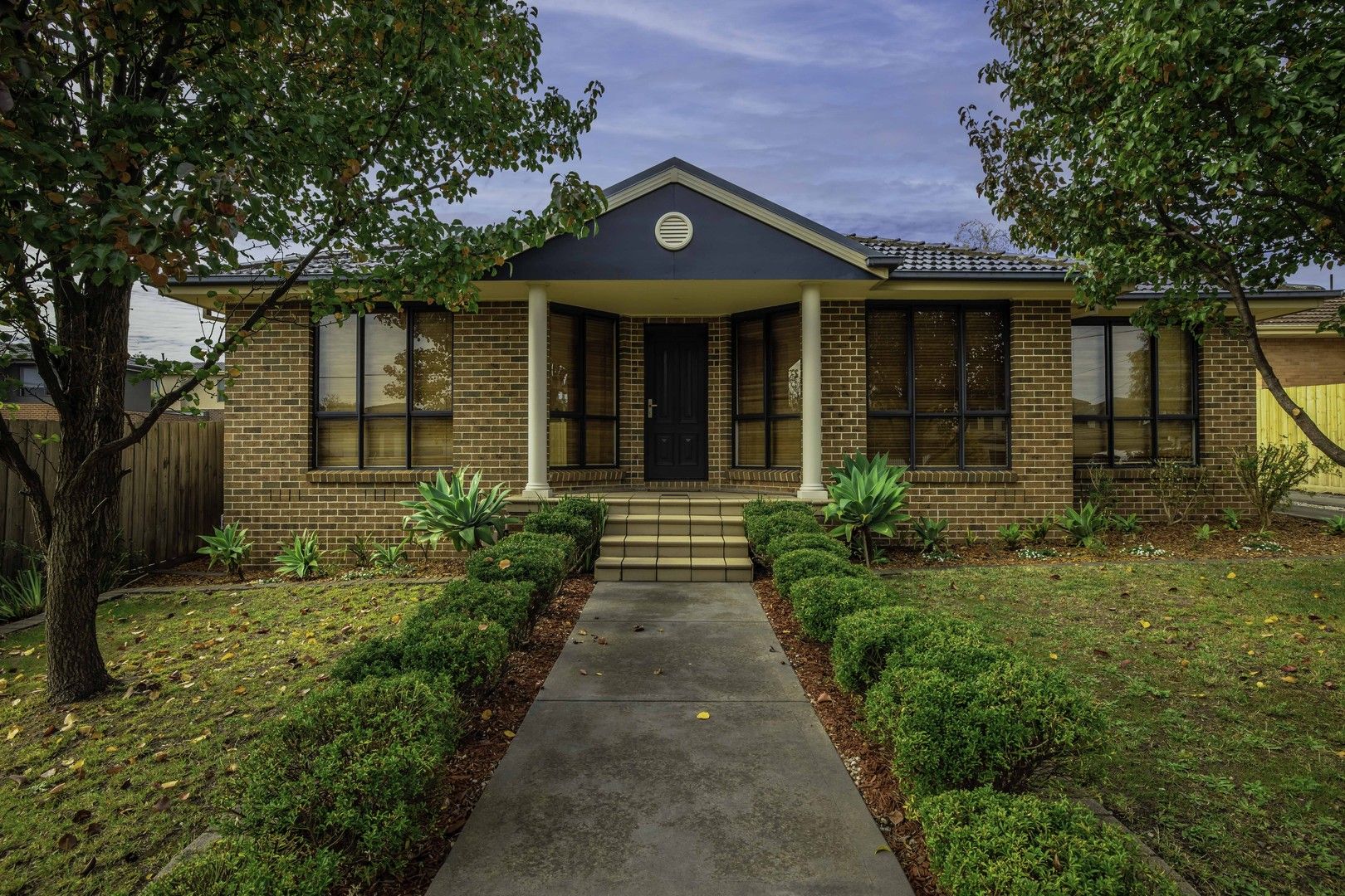 3 bedrooms Apartment / Unit / Flat in 1/16 Briggs Street MOUNT WAVERLEY VIC, 3149