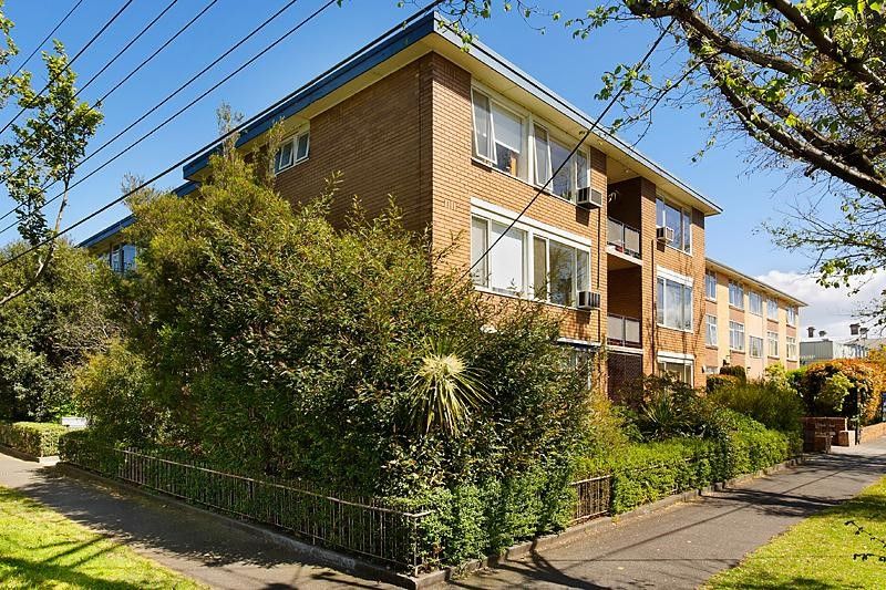 2 bedrooms Apartment / Unit / Flat in 5/2 Dickens Street ELWOOD VIC, 3184