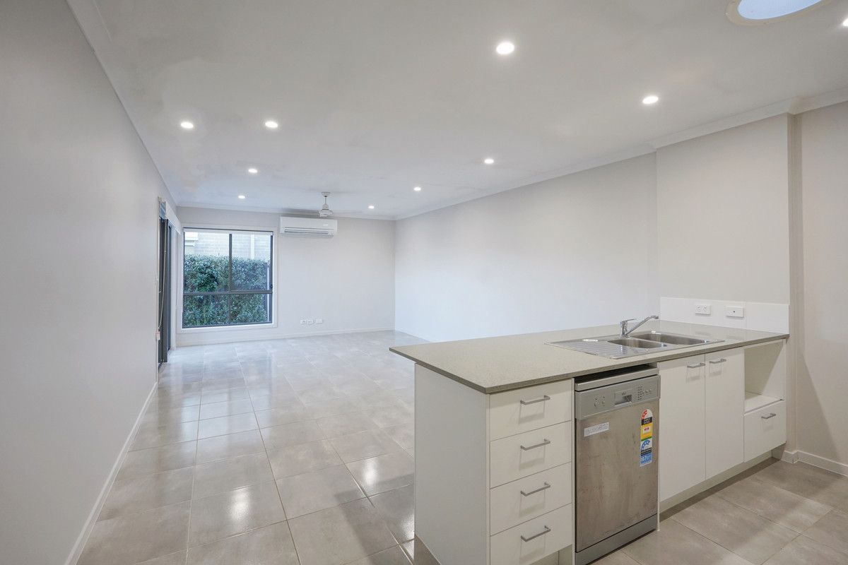 1/10 Taurus Circuit, Coomera QLD 4209, Image 2