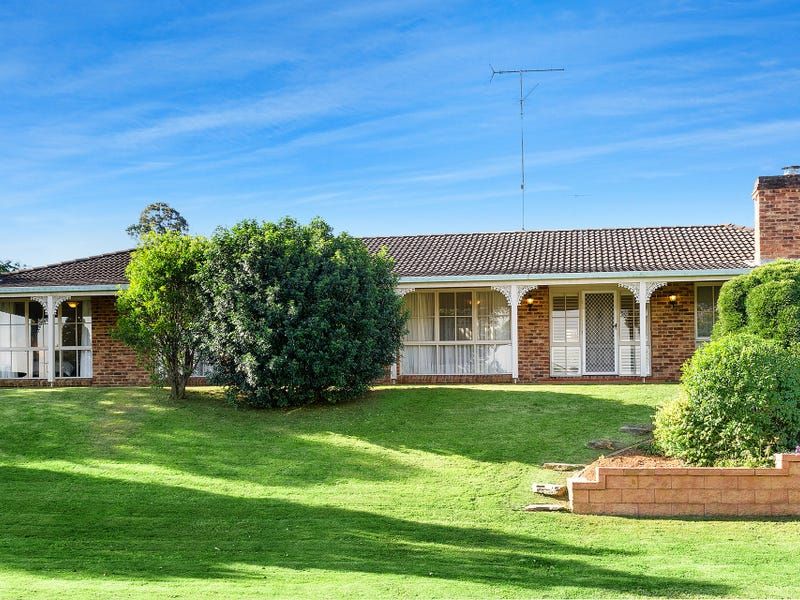 4 bedrooms House in 2 Penrhyn Place CASTLE HILL NSW, 2154