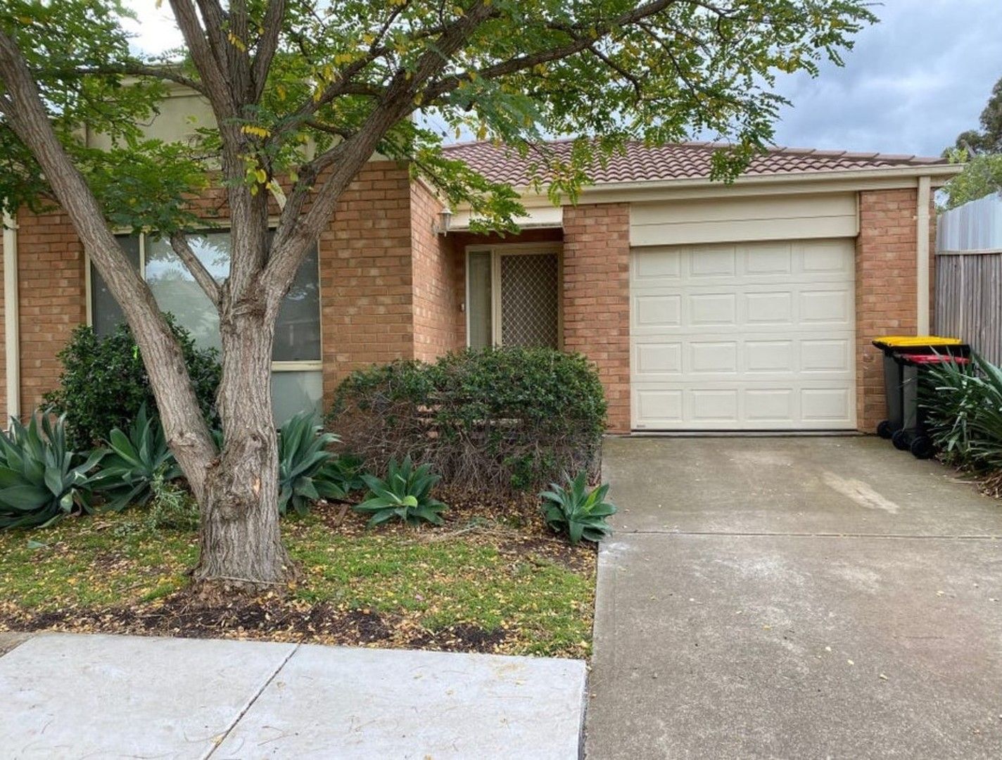 2 bedrooms House in 13 Tintern Loop HILLSIDE VIC, 3037