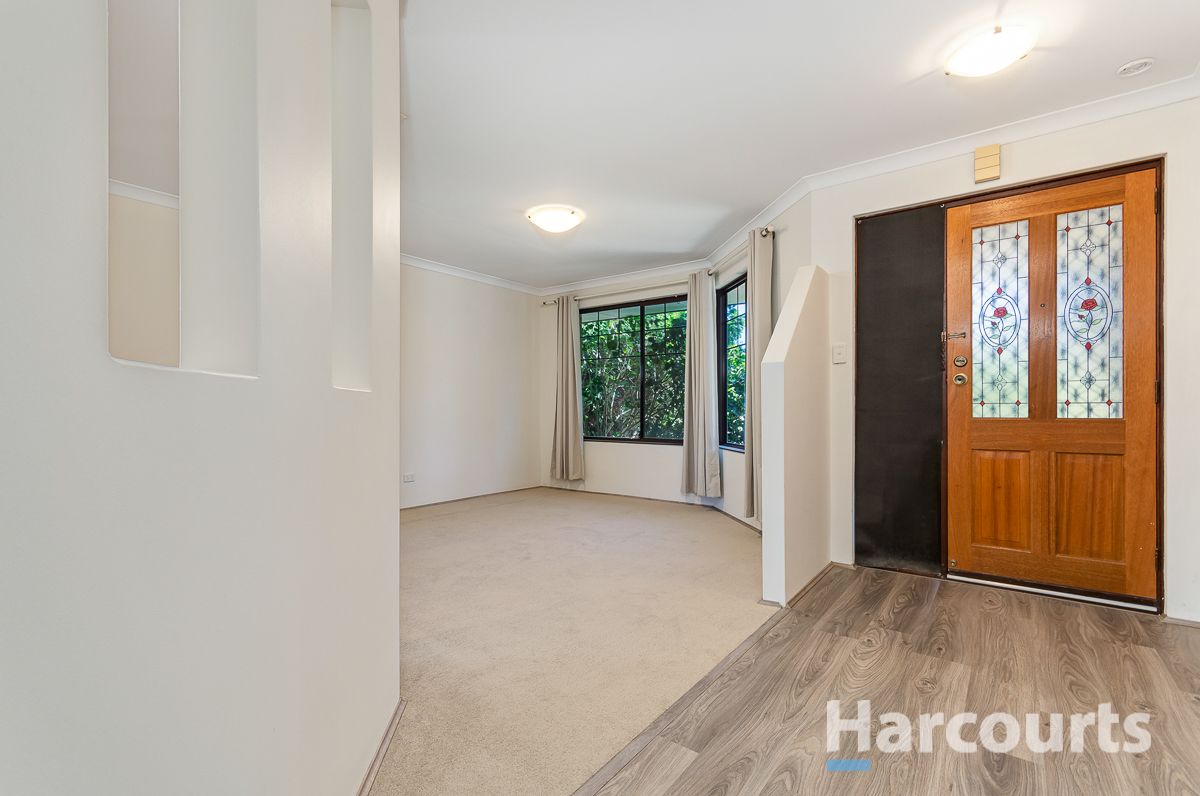 24 Tahlee Retreat, Carramar WA 6031, Image 2