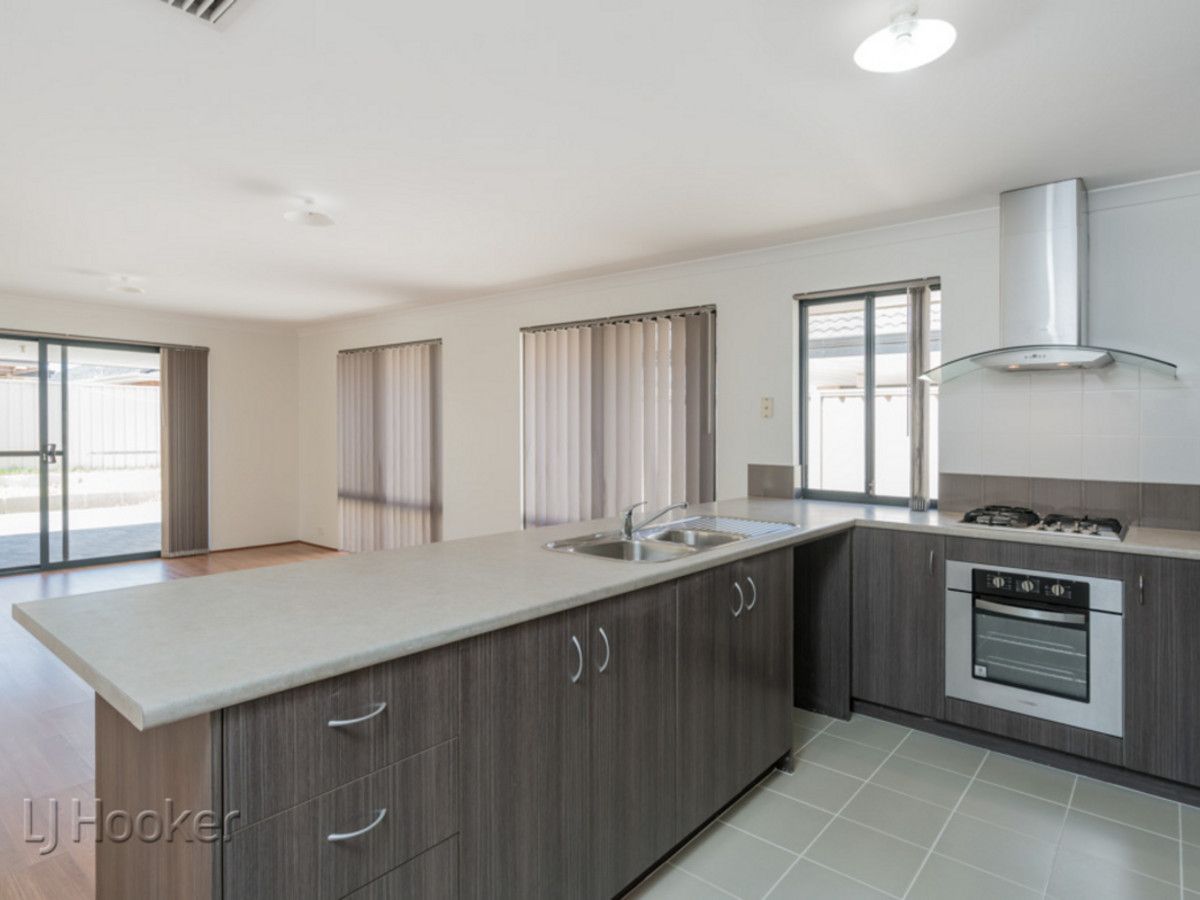 4 bedrooms House in 15 Trafalgar Place QUEENS PARK WA, 6107