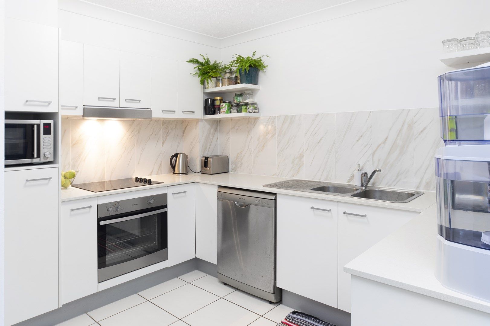2 bedrooms Apartment / Unit / Flat in 17/15-17 Lloyd Street SOUTHPORT QLD, 4215