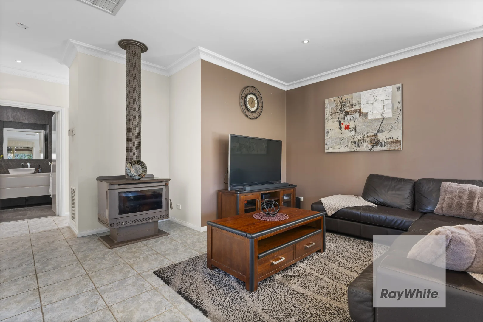 Additional image 3 of 2 Leichardt Crescent, Reservoir VIC 3073