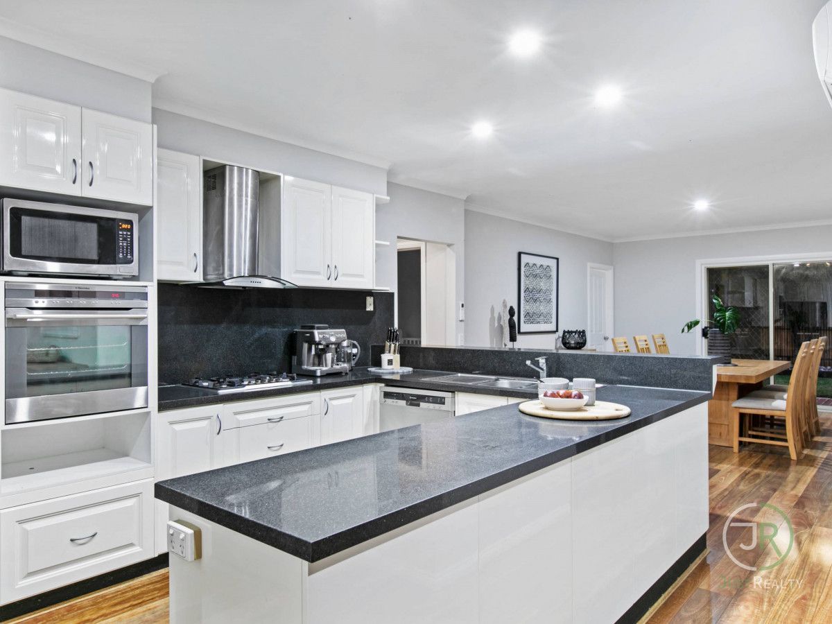 27 Craig Road, Junction Village VIC 3977, Image 2