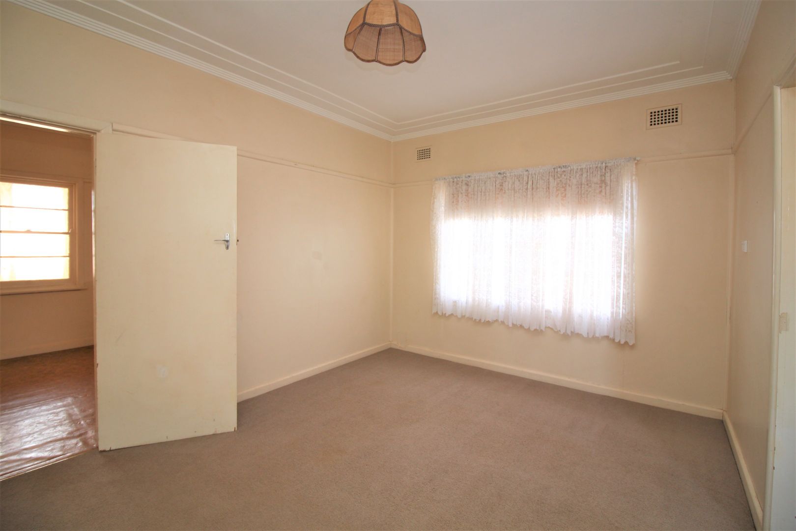 1044 Burley Griffin Way, Griffith NSW 2680, Image 2