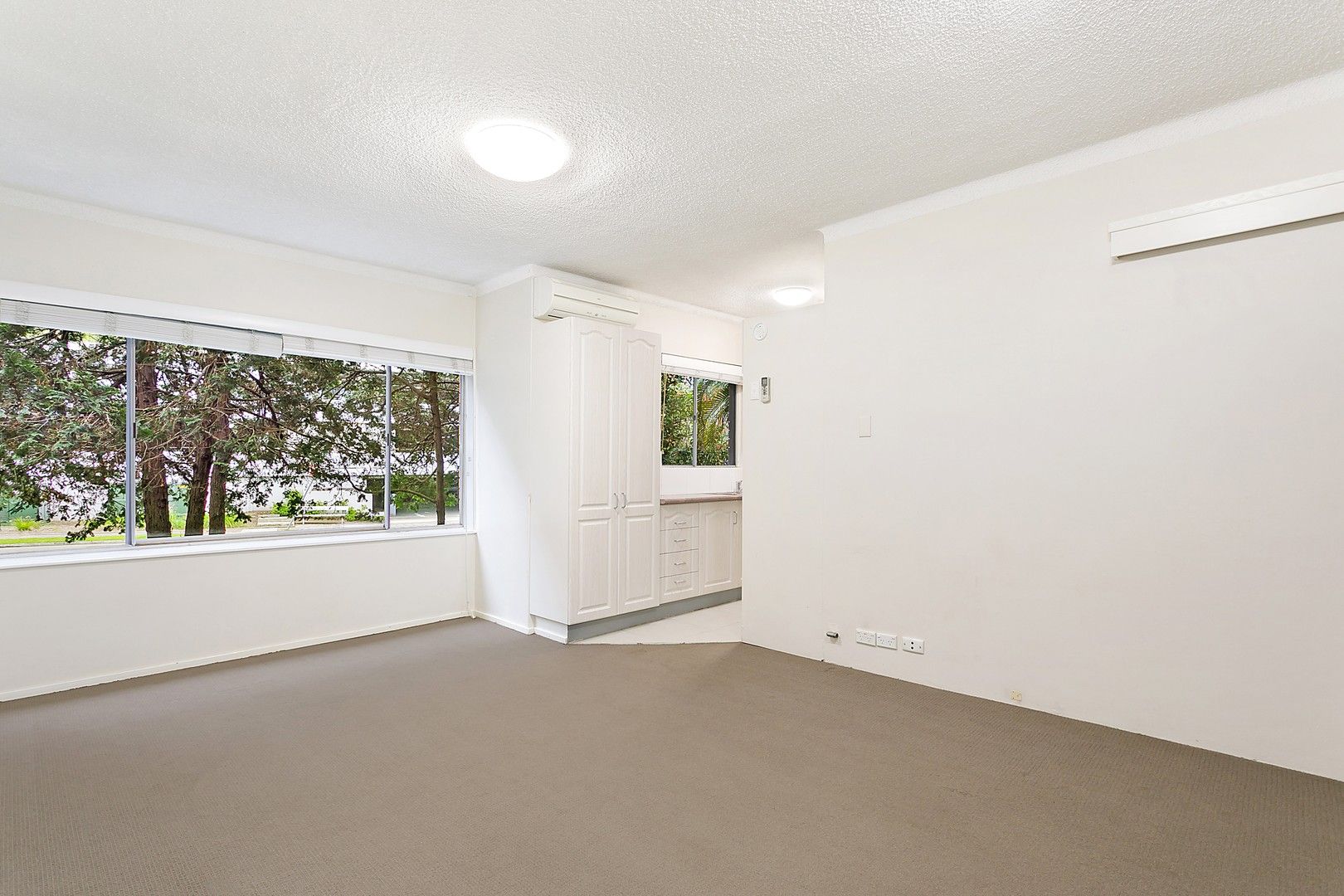 1 bedrooms Apartment / Unit / Flat in 2/7 Clarence Avenue DEE WHY NSW, 2099
