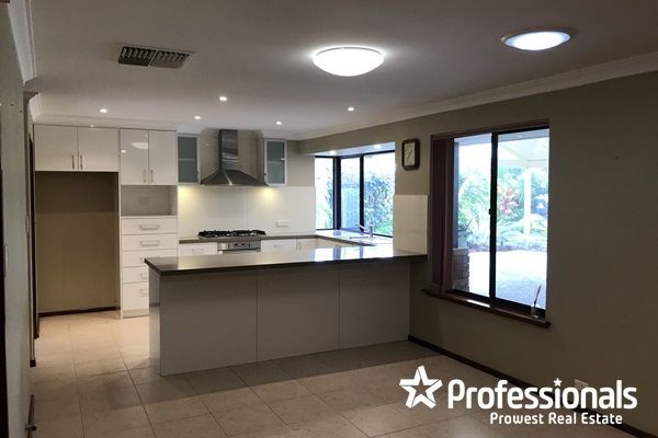 4 bedrooms House in 6 Bendigo Court WILLETTON WA, 6155