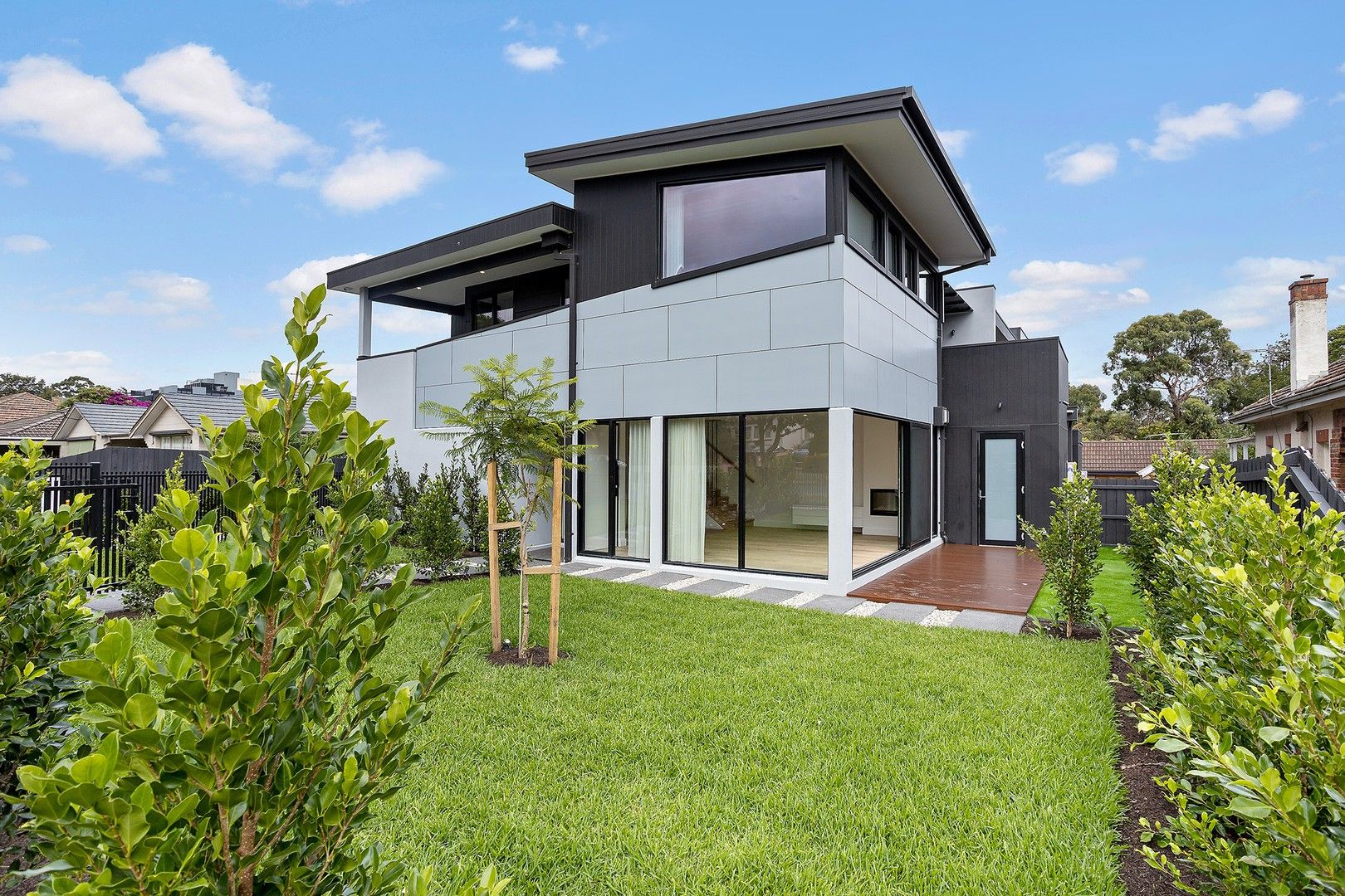 3 bedrooms Townhouse in 1/6 Lithgow Street GLEN IRIS VIC, 3146