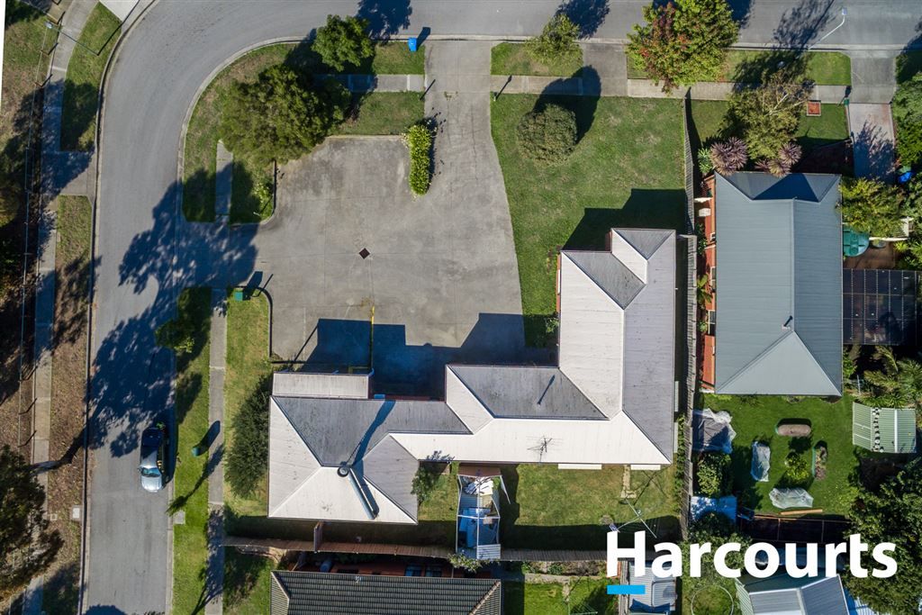 21 Mcguigan Drive, Cranbourne West VIC 3977