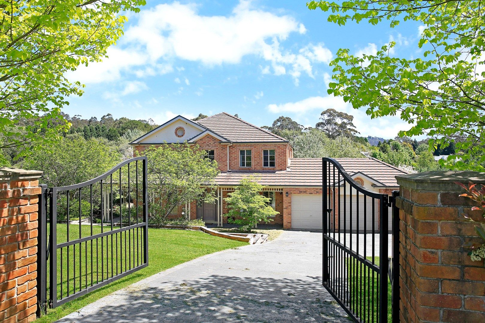 8 Farnham Close, Mittagong NSW 2575, Image 0