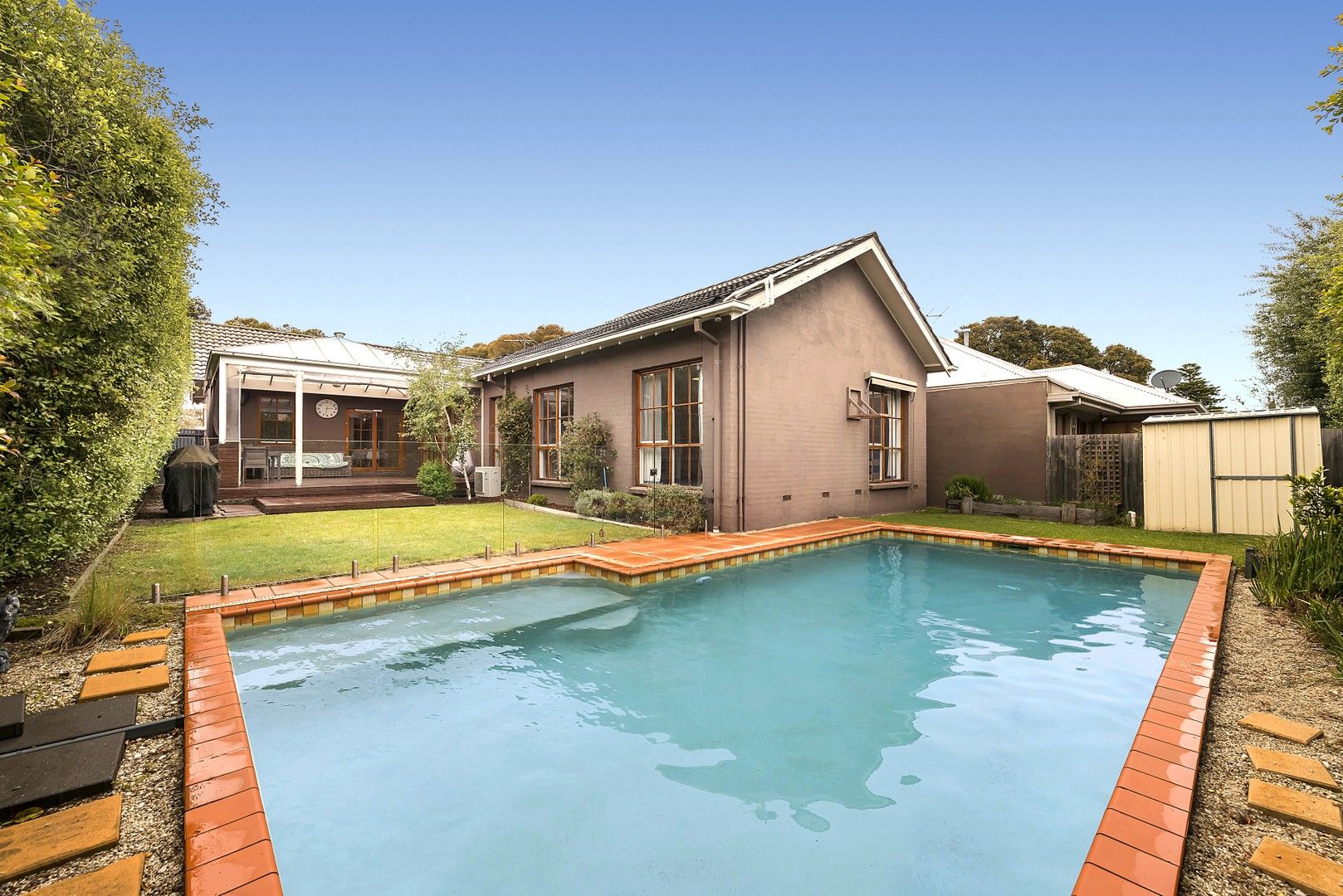 4 bedrooms House in 17 Kendall St HAMPTON VIC, 3188