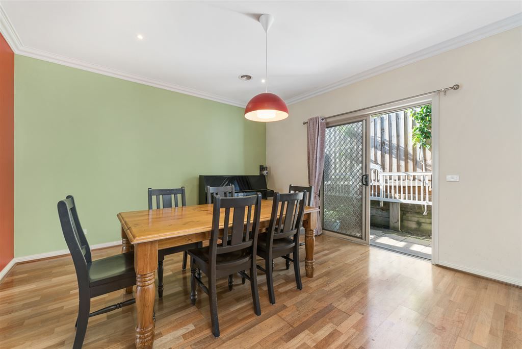 25 Kneale Drive, Box Hill North VIC 3129, Image 2