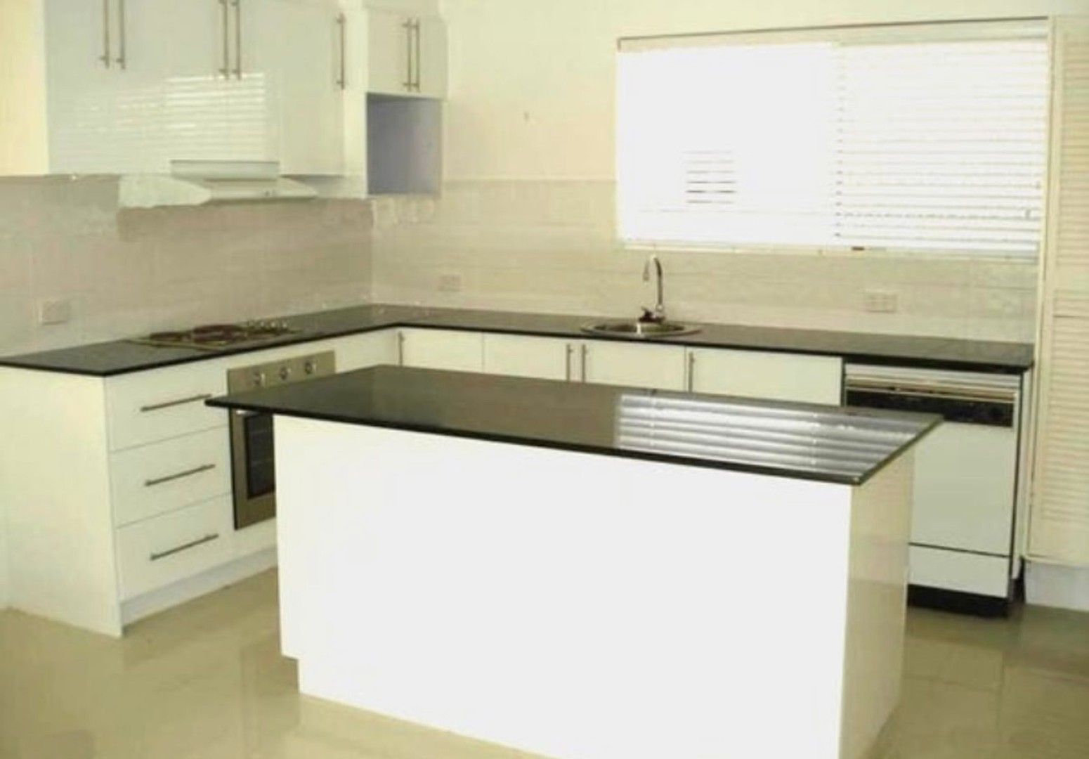 2 bedrooms Apartment / Unit / Flat in 4/83 Bayview Street RUNAWAY BAY QLD, 4216