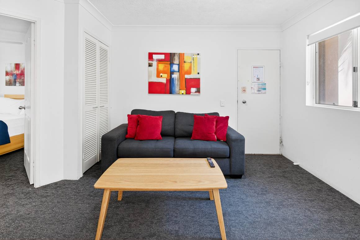 1/21-25 Peerless Avenue Mermaid Beach 4218 - Image 5